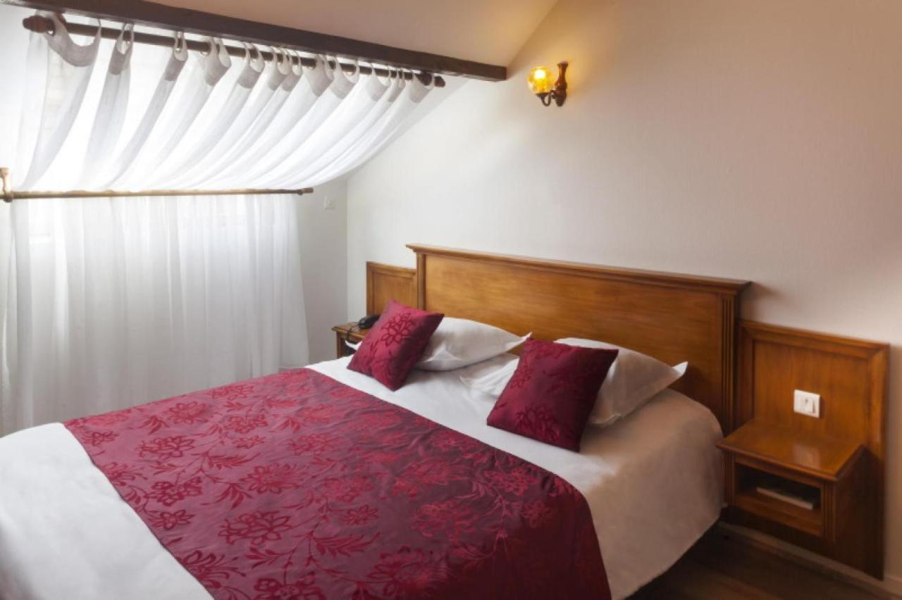 Logis Hotel & Restaurant Du Sauvage La Ferté-Gaucher Εξωτερικό φωτογραφία