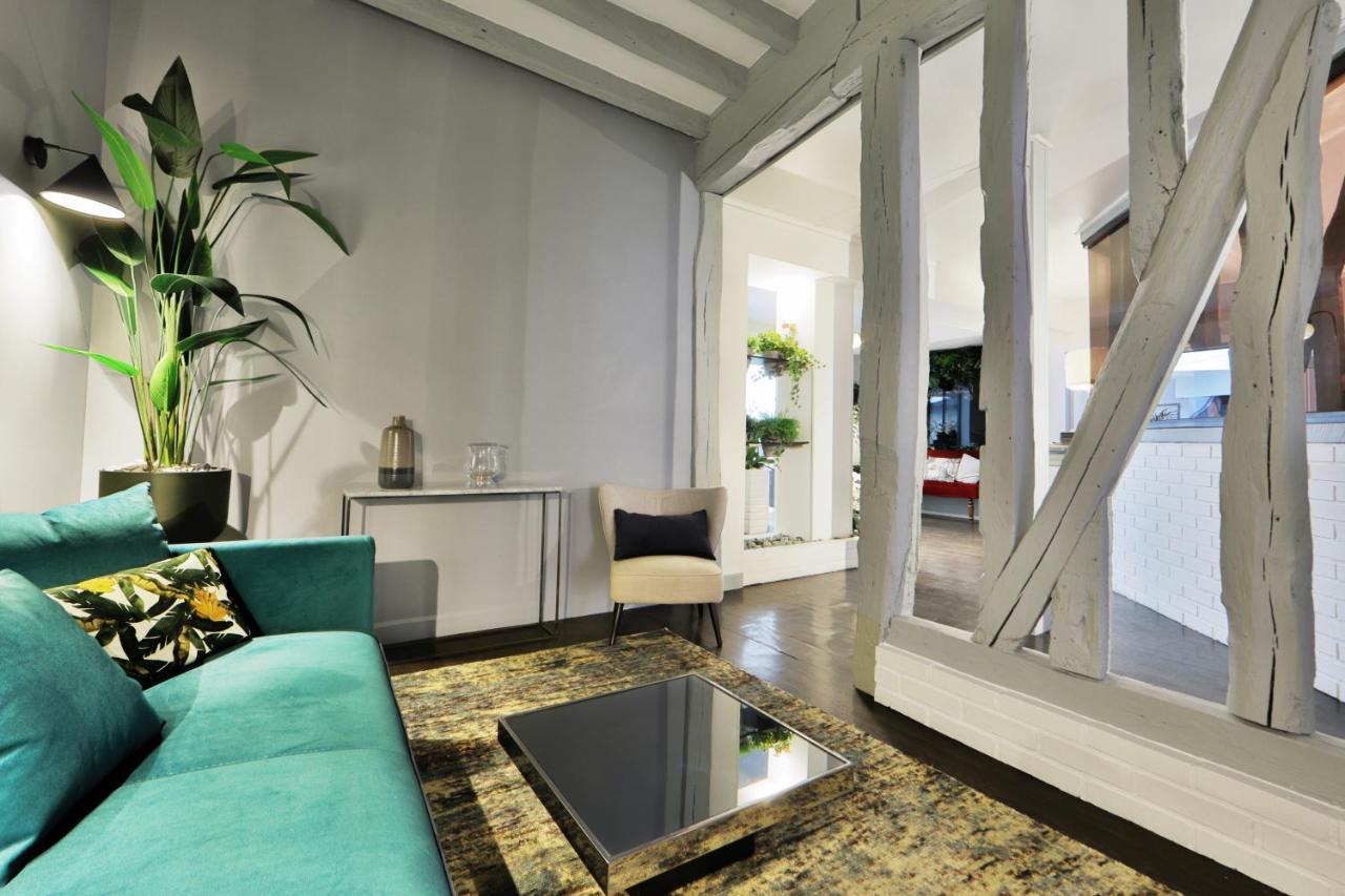 Logis Hotel & Restaurant Du Sauvage La Ferté-Gaucher Εξωτερικό φωτογραφία