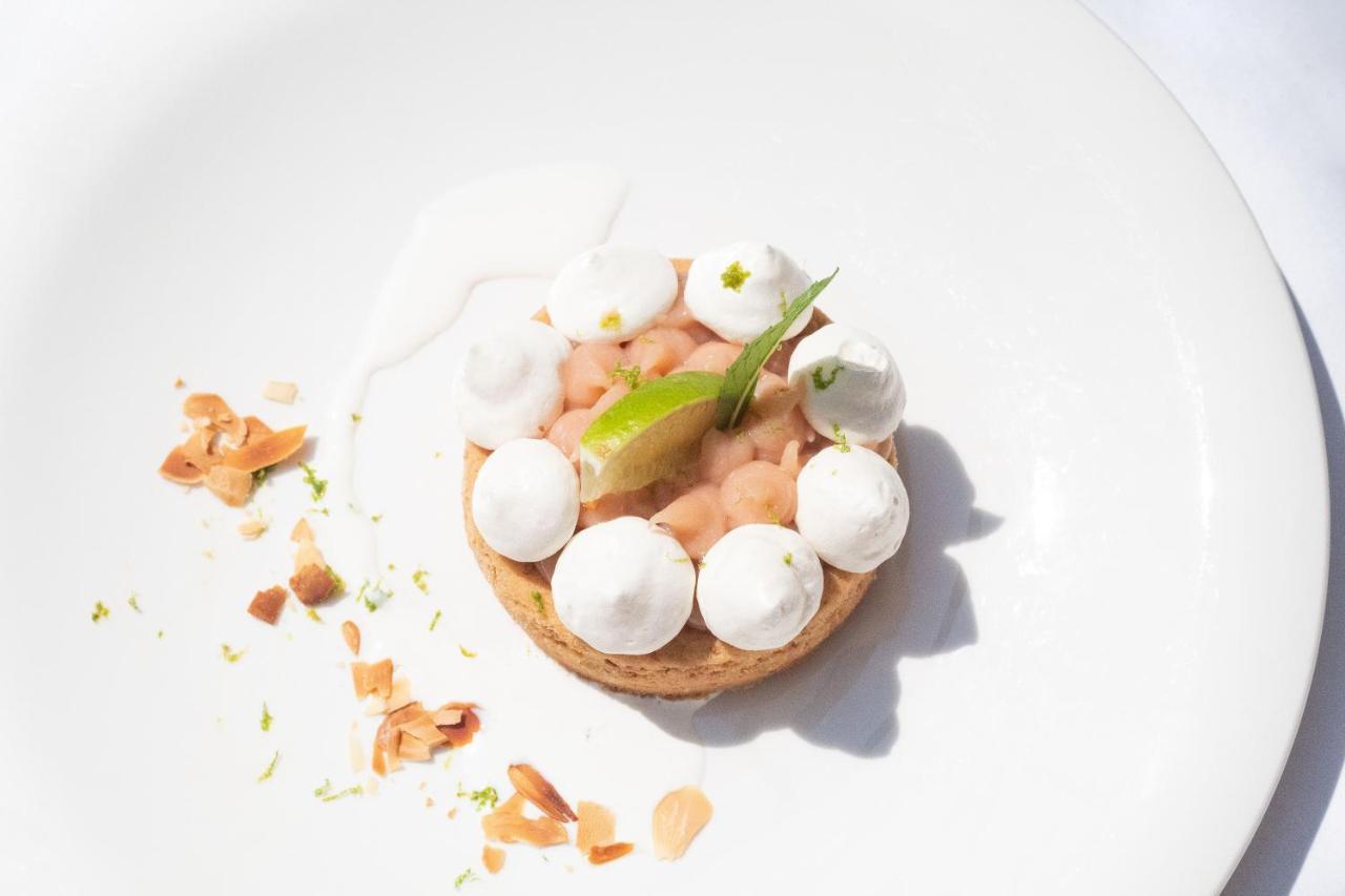 Logis Hotel & Restaurant Du Sauvage La Ferté-Gaucher Εξωτερικό φωτογραφία