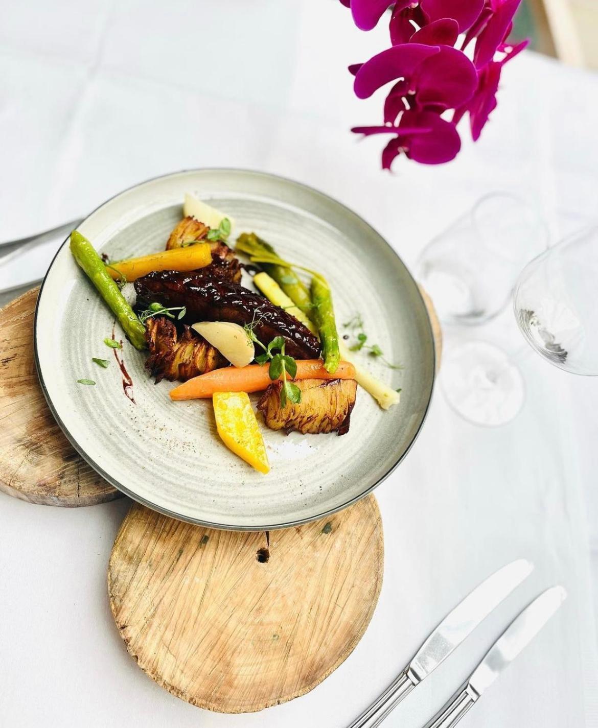 Logis Hotel & Restaurant Du Sauvage La Ferté-Gaucher Εξωτερικό φωτογραφία