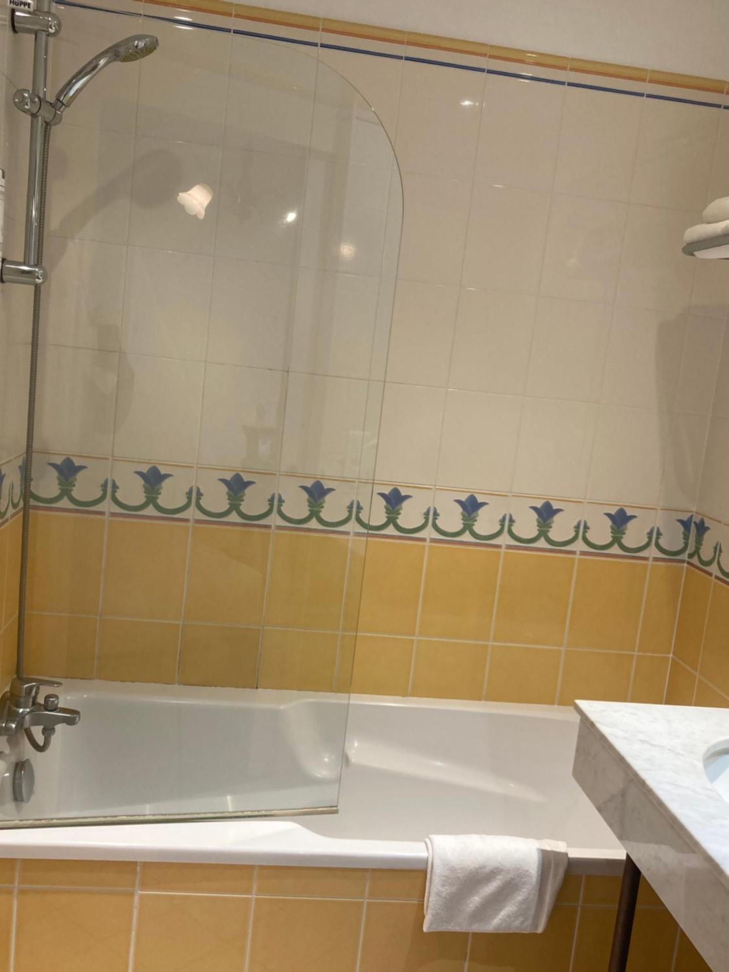 Logis Hotel & Restaurant Du Sauvage La Ferté-Gaucher Εξωτερικό φωτογραφία