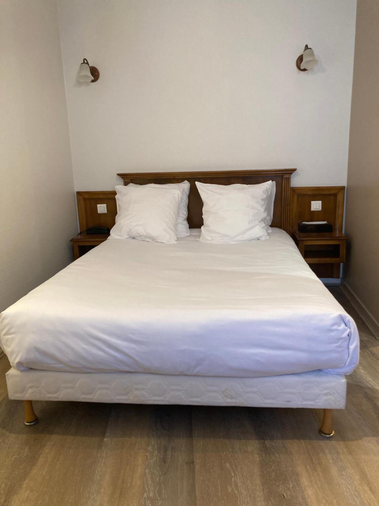 Logis Hotel & Restaurant Du Sauvage La Ferté-Gaucher Εξωτερικό φωτογραφία