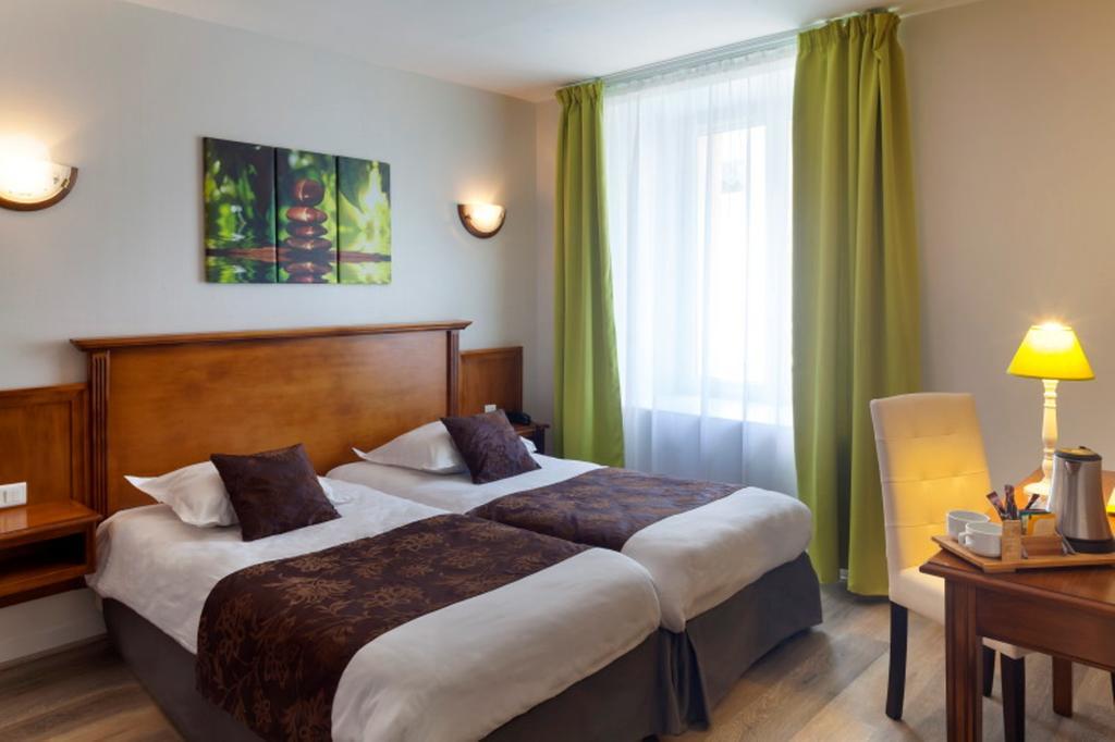 Logis Hotel & Restaurant Du Sauvage La Ferté-Gaucher Εξωτερικό φωτογραφία
